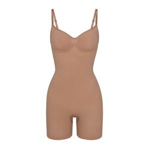 SKIMS SEAMLESS SCULPT MID THIGH BODYSUIT in Sienna Size S/M NEW